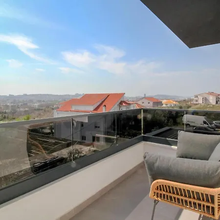 Luxurious In Solin
