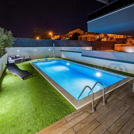 Luxurious In Solin